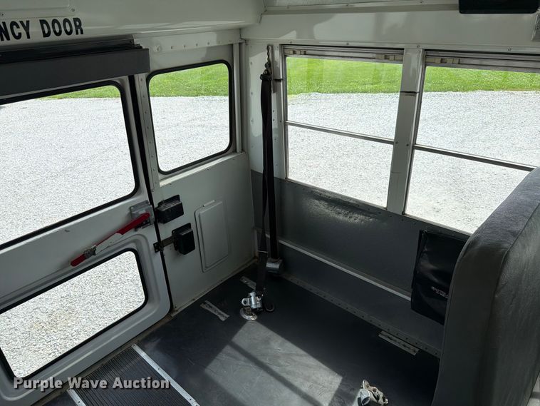 image for item FK4057 2000 Chevrolet Express G3500 school bus