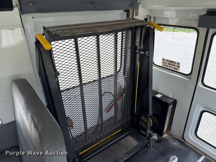 image for item FK4057 2000 Chevrolet Express G3500 school bus