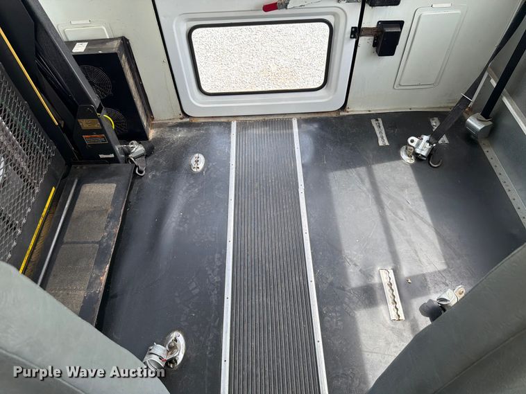 image for item FK4057 2000 Chevrolet Express G3500 school bus