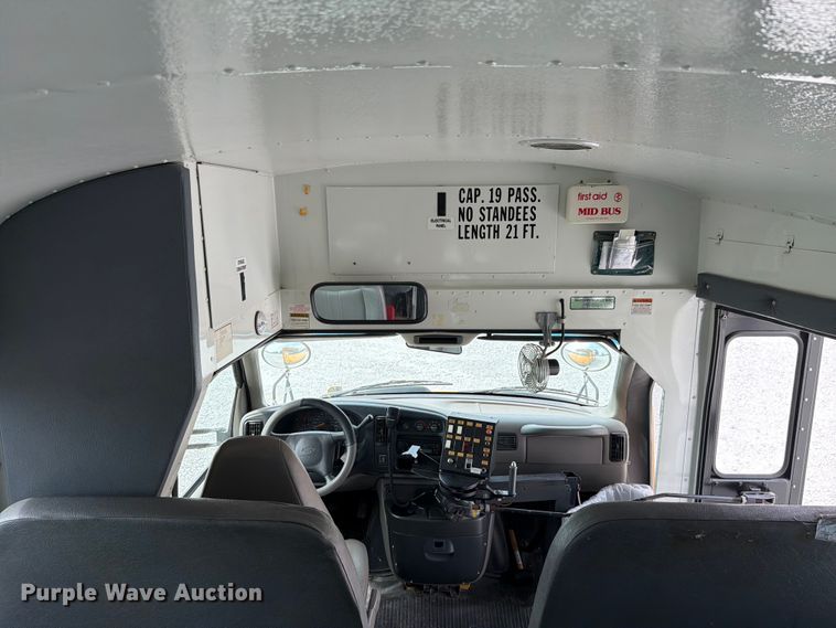 image for item FK4057 2000 Chevrolet Express G3500 school bus