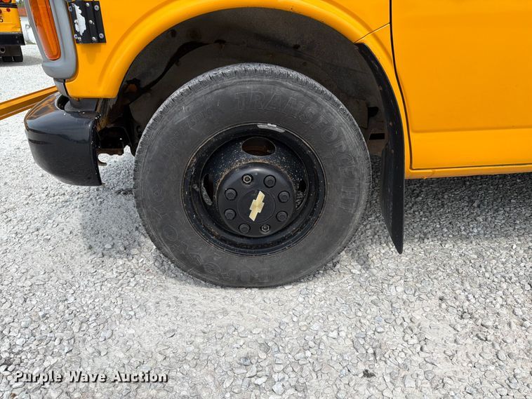 image for item FK4057 2000 Chevrolet Express G3500 school bus