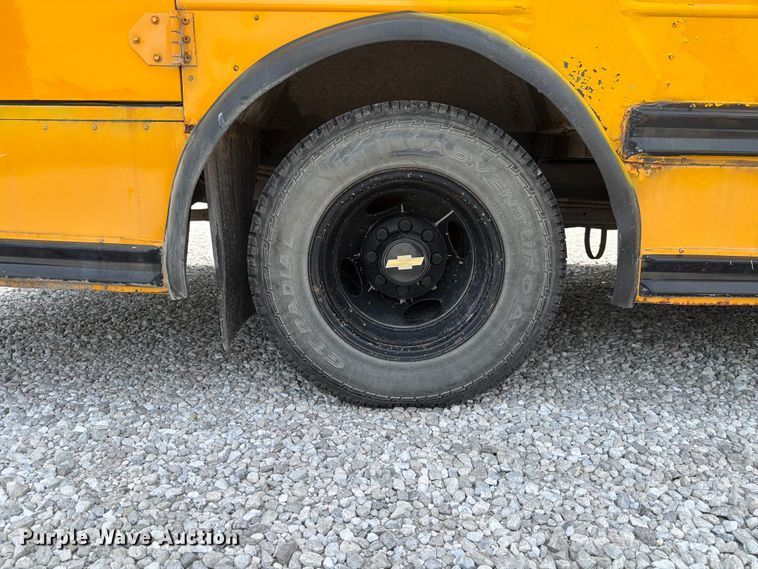 image for item FK4057 2000 Chevrolet Express G3500 school bus