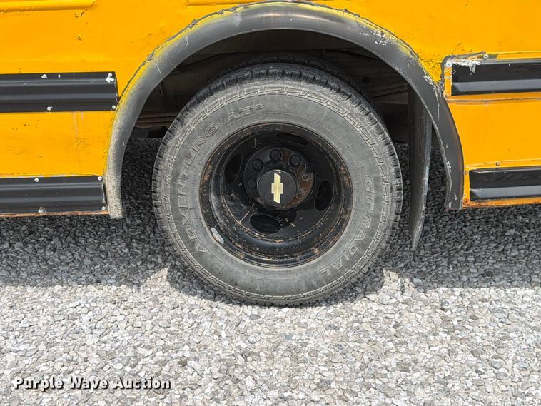 image for item FK4057 2000 Chevrolet Express G3500 school bus