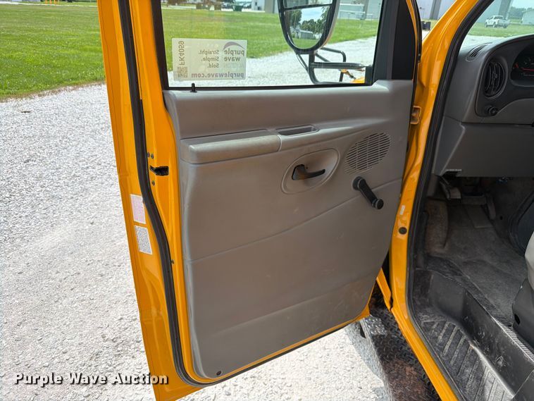image for item FK4059 2005 Ford E450 school bus