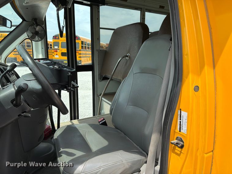 image for item FK4059 2005 Ford E450 school bus