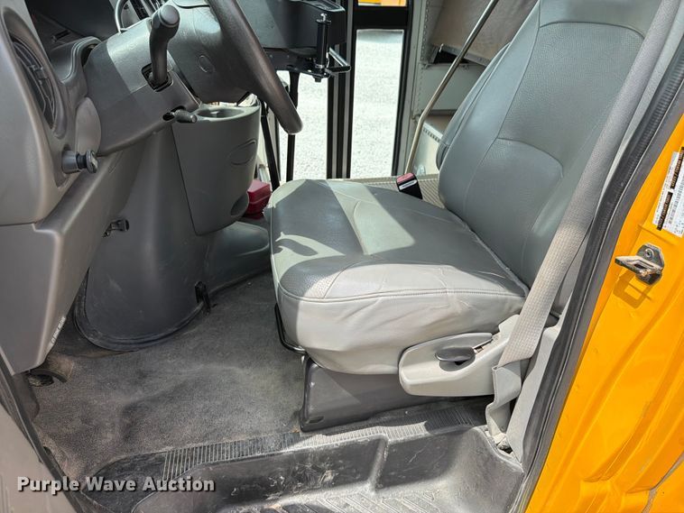 image for item FK4059 2005 Ford E450 school bus