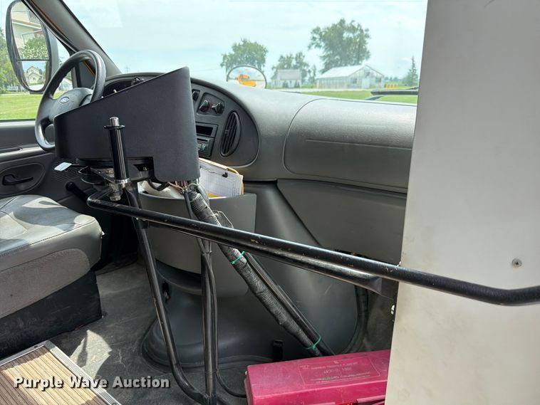 image for item FK4059 2005 Ford E450 school bus