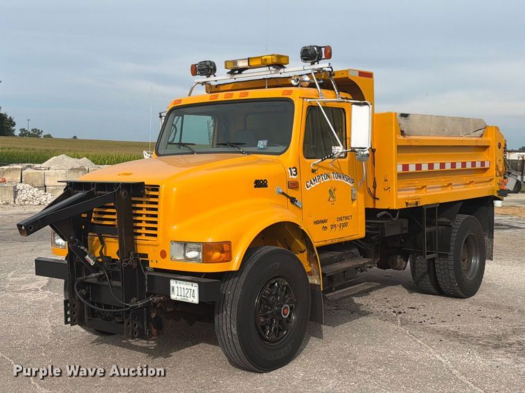 1999 International 4900 dump truck