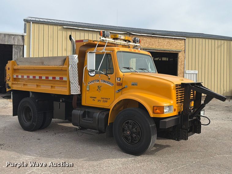 image for item FK4158 1999 International 4900 dump truck