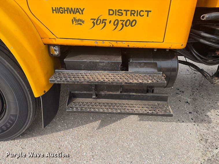 image for item FK4158 1999 International 4900 dump truck