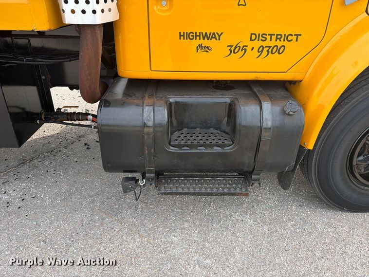 image for item FK4158 1999 International 4900 dump truck