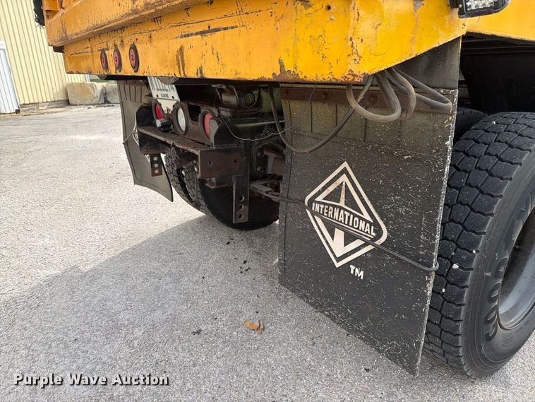 image for item FK4158 1999 International 4900 dump truck
