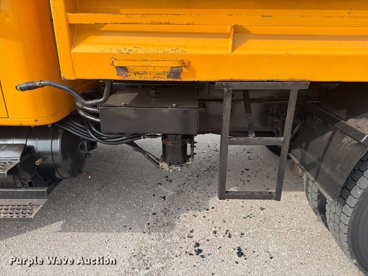 image for item FK4158 1999 International 4900 dump truck