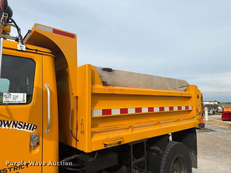image for item FK4158 1999 International 4900 dump truck
