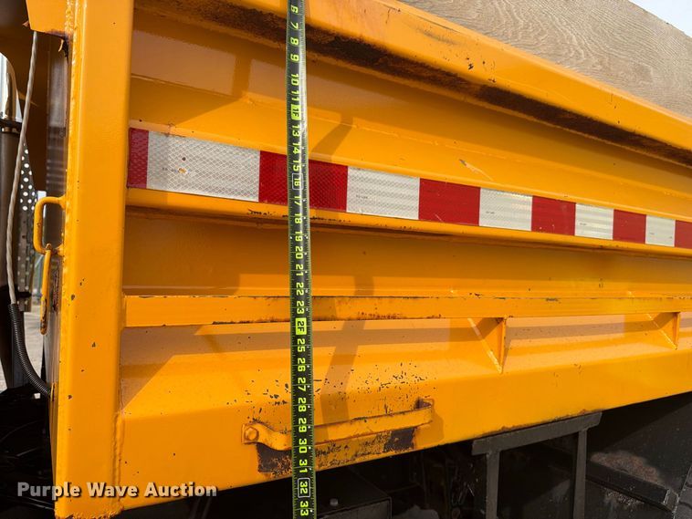 image for item FK4158 1999 International 4900 dump truck