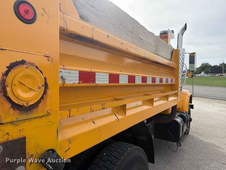 image for item FK4158 1999 International 4900 dump truck