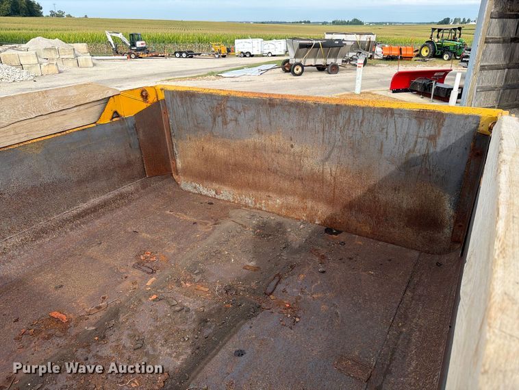 image for item FK4158 1999 International 4900 dump truck