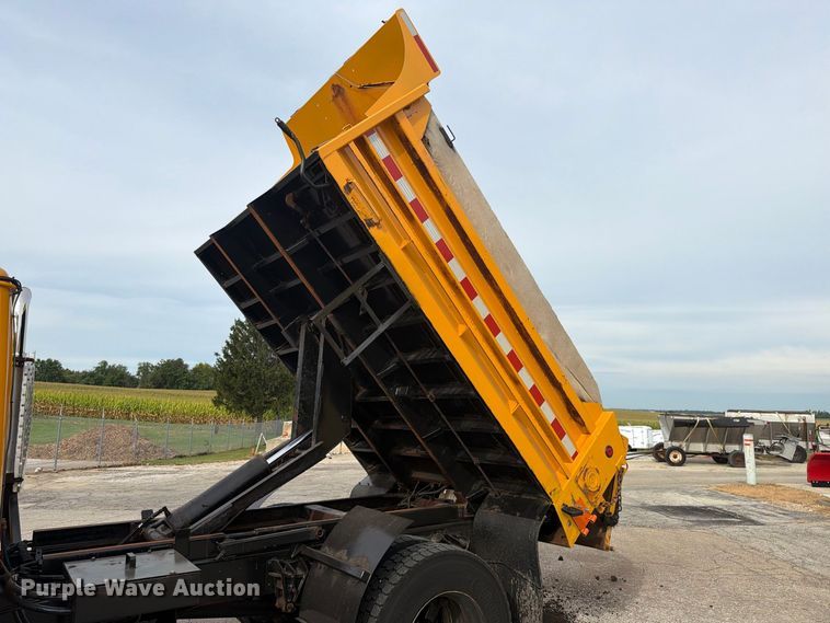 image for item FK4158 1999 International 4900 dump truck