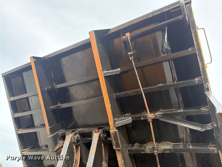 image for item FK4158 1999 International 4900 dump truck