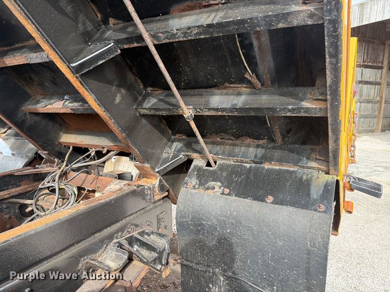 image for item FK4158 1999 International 4900 dump truck