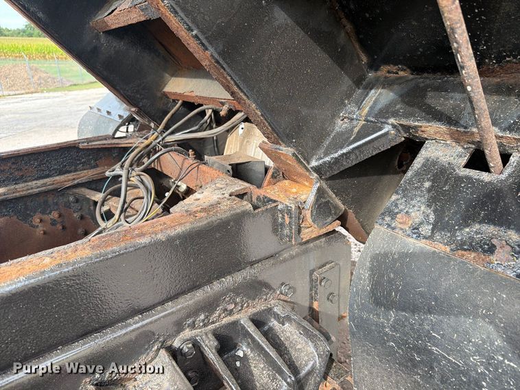 image for item FK4158 1999 International 4900 dump truck