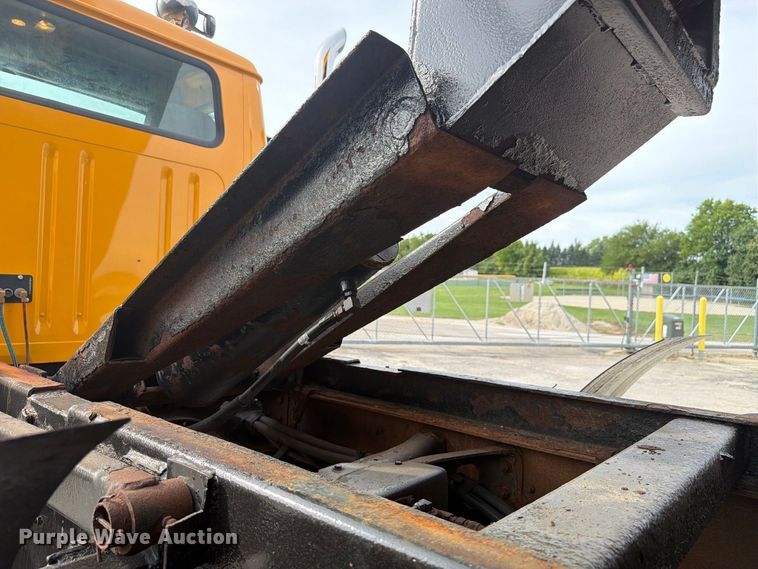 image for item FK4158 1999 International 4900 dump truck