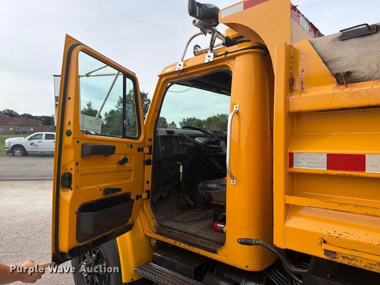 image for item FK4158 1999 International 4900 dump truck