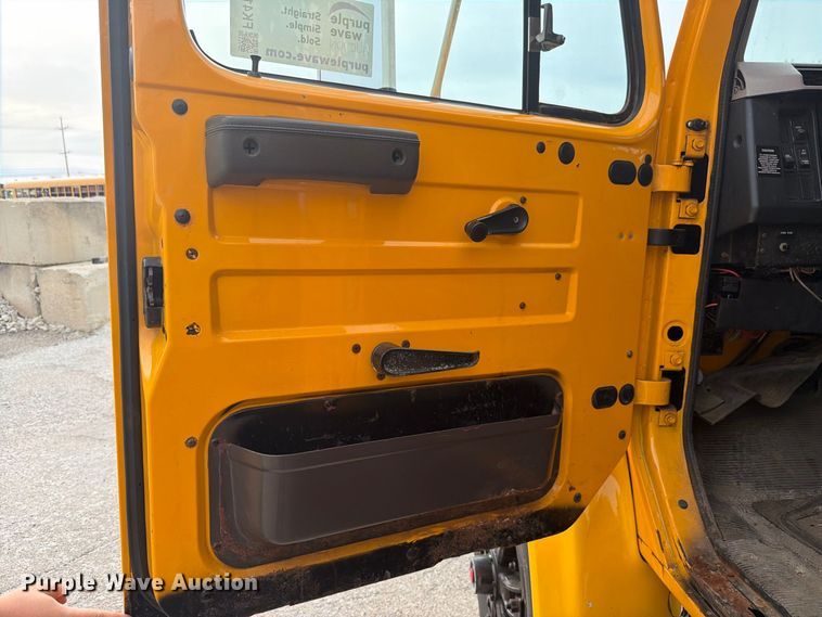 image for item FK4158 1999 International 4900 dump truck