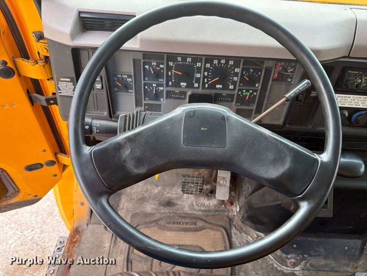 image for item FK4158 1999 International 4900 dump truck