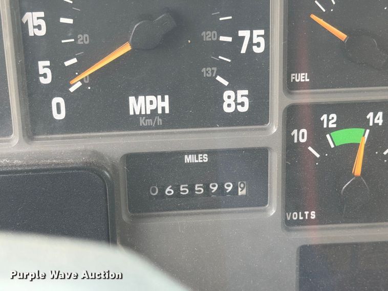 image for item FK4158 1999 International 4900 dump truck