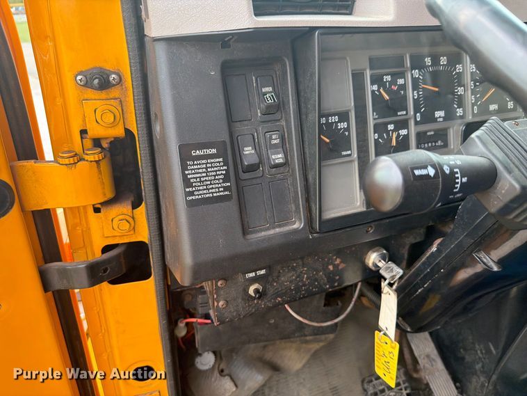 image for item FK4158 1999 International 4900 dump truck