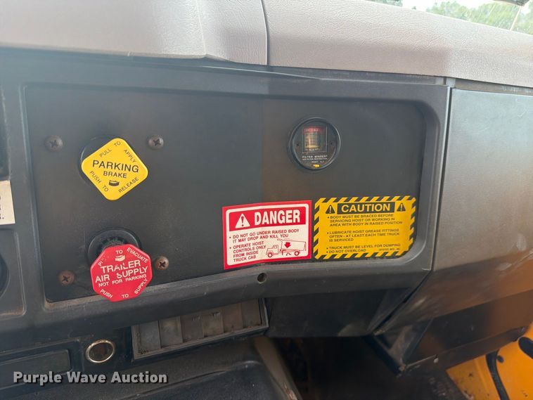 image for item FK4158 1999 International 4900 dump truck