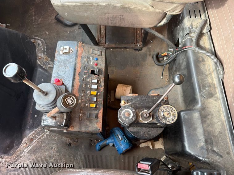 image for item FK4158 1999 International 4900 dump truck