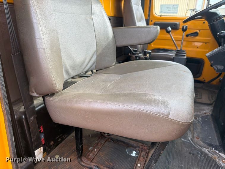 image for item FK4158 1999 International 4900 dump truck