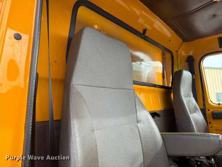 image for item FK4158 1999 International 4900 dump truck