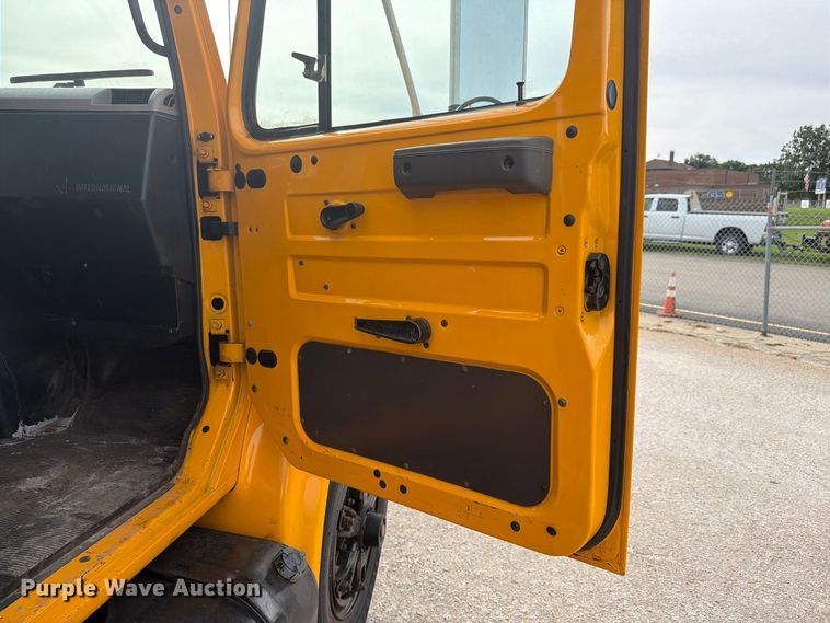 image for item FK4158 1999 International 4900 dump truck