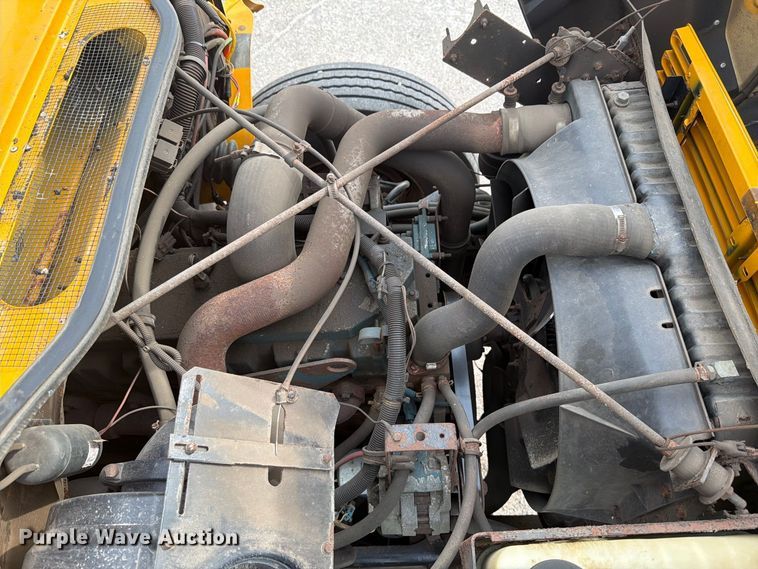 image for item FK4158 1999 International 4900 dump truck