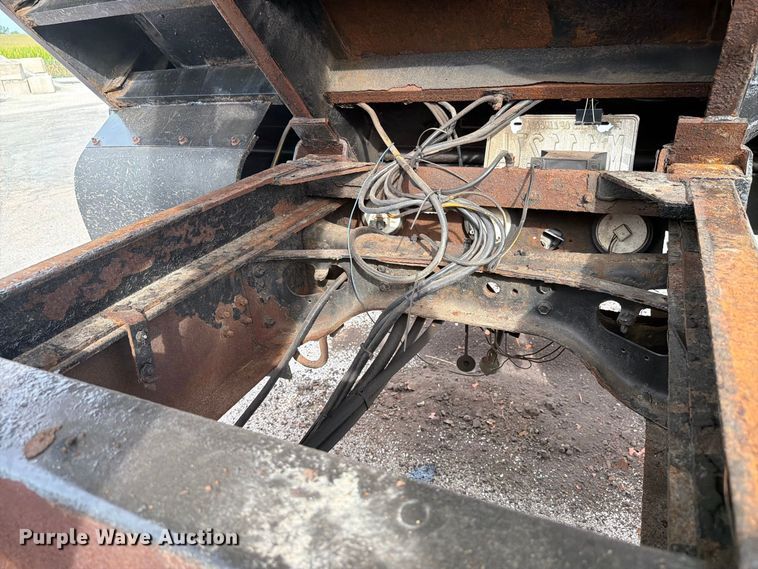 image for item FK4158 1999 International 4900 dump truck
