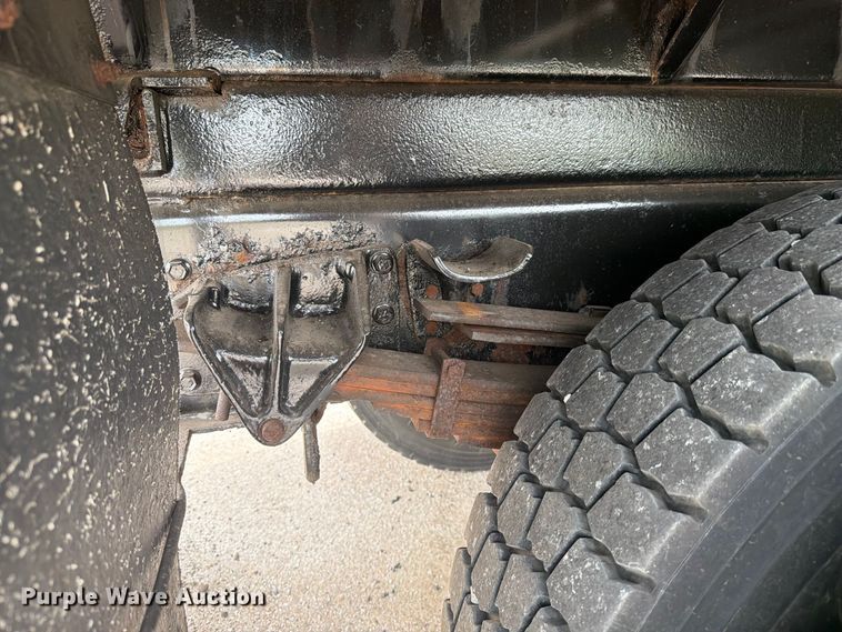 image for item FK4158 1999 International 4900 dump truck