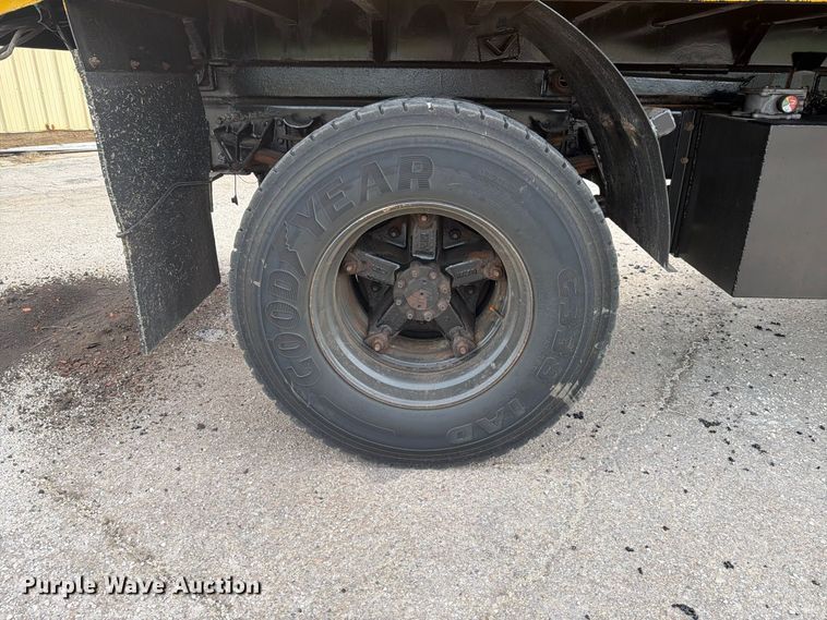 image for item FK4158 1999 International 4900 dump truck