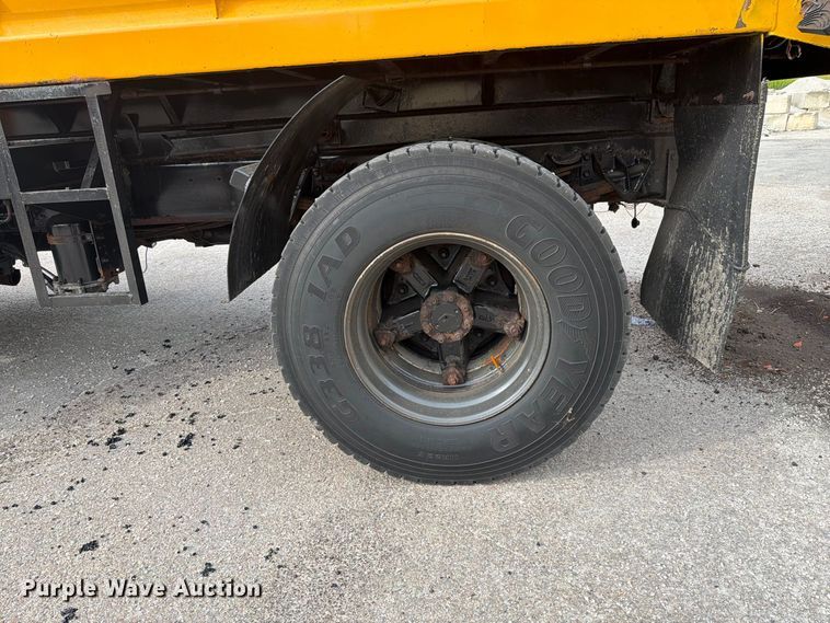 image for item FK4158 1999 International 4900 dump truck