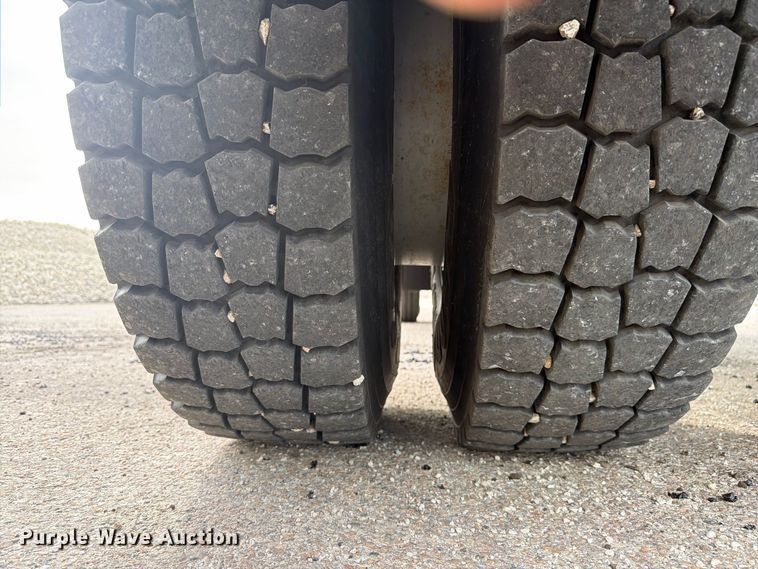 image for item FK4158 1999 International 4900 dump truck