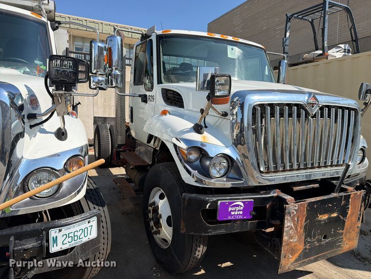 image for item FK4168 2014 International 7400 truck cab and chassis