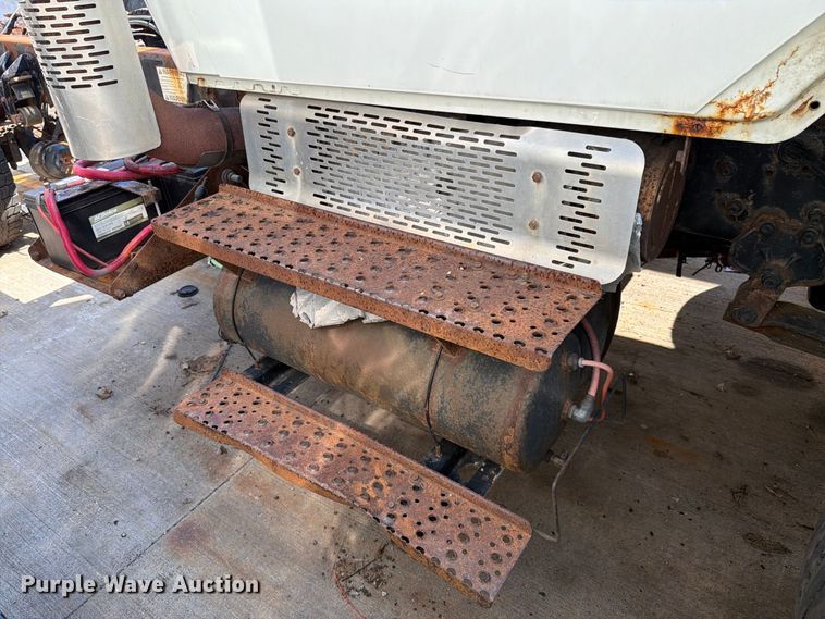 image for item FK4168 2014 International 7400 truck cab and chassis