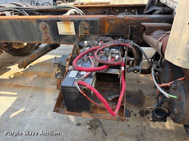 image for item FK4168 2014 International 7400 truck cab and chassis