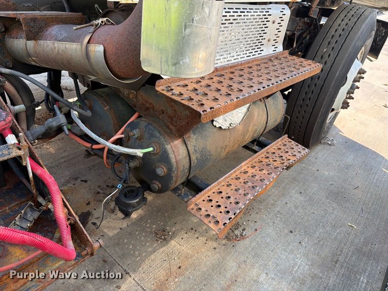 image for item FK4168 2014 International 7400 truck cab and chassis