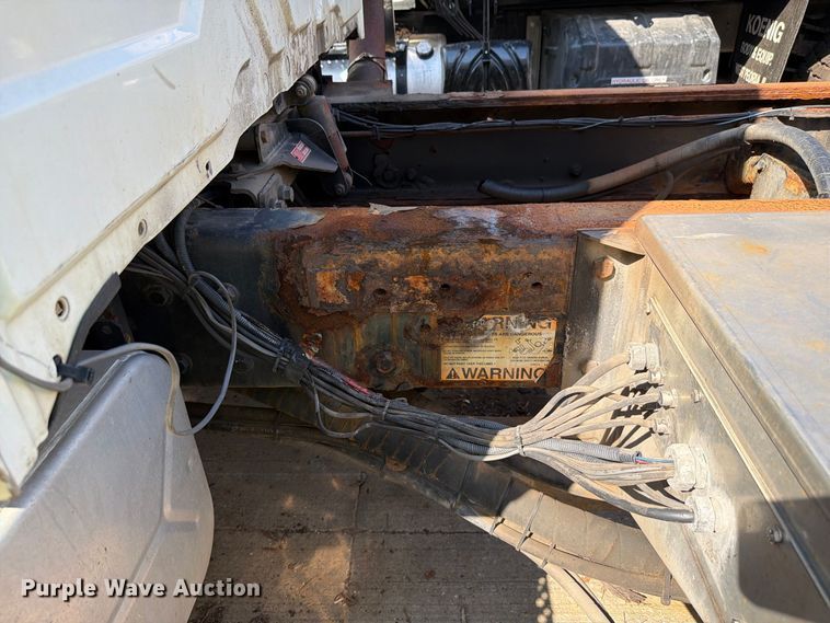 image for item FK4168 2014 International 7400 truck cab and chassis