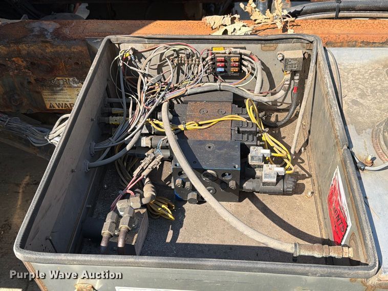 image for item FK4168 2014 International 7400 truck cab and chassis