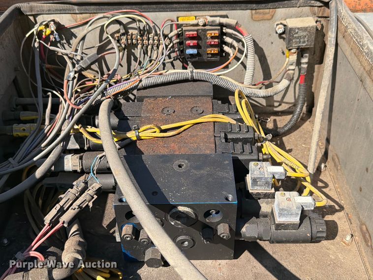 image for item FK4168 2014 International 7400 truck cab and chassis