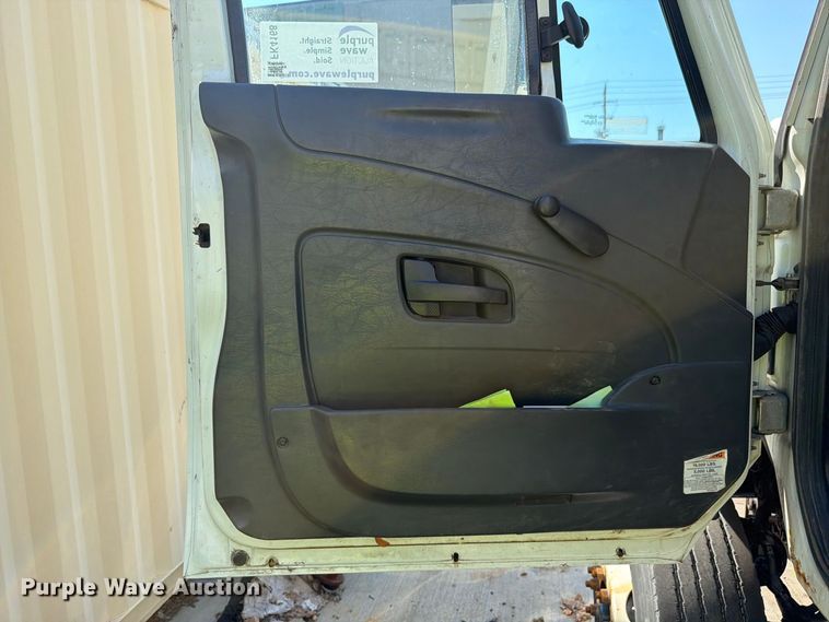 image for item FK4168 2014 International 7400 truck cab and chassis